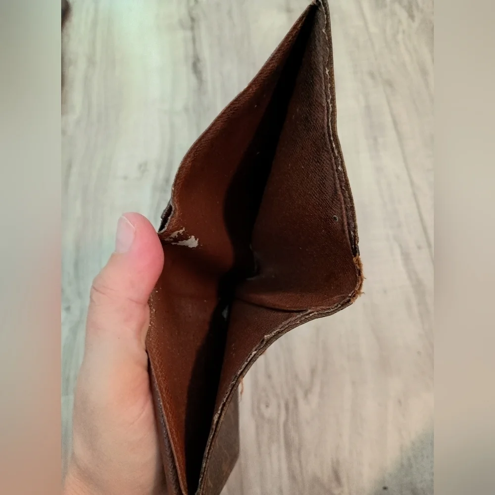 Louis Vuitton Men’s Monogram Billfold Wallet